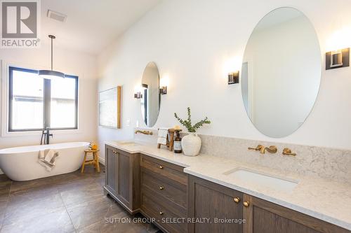 22679 Troops Road, Strathroy-Caradoc (Mount Brydges), ON - Indoor Photo Showing Bathroom