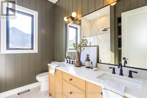 22679 Troops Road, Strathroy-Caradoc (Mount Brydges), ON - Indoor Photo Showing Bathroom