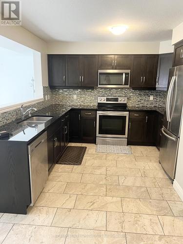 2 - 625 Black Bridge Road, Cambridge, ON - Indoor Photo Showing Kitchen With Double Sink With Upgraded Kitchen