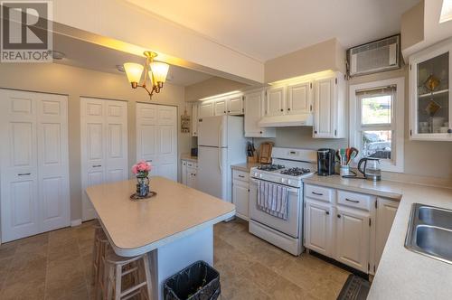 6764 Lakeside Drive, Oliver, BC - Indoor Photo Showing Kitchen With Double Sink