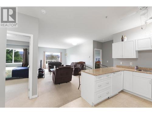 770 Rutland Road N Unit# 307, Kelowna, BC - Indoor Photo Showing Kitchen