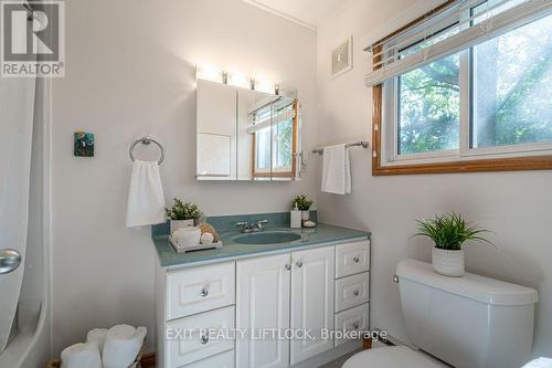 783 Fife'S Bay Marina Lane, Smith-Ennismore-Lakefield, ON - Indoor Photo Showing Bathroom