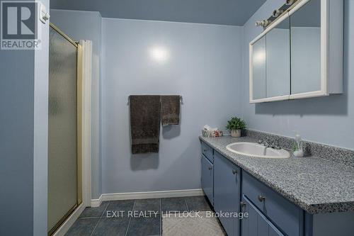 783 Fife'S Bay Marina Lane, Smith-Ennismore-Lakefield, ON - Indoor Photo Showing Bathroom