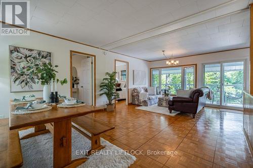 783 Fife'S Bay Marina Lane, Smith-Ennismore-Lakefield, ON - Indoor Photo Showing Living Room