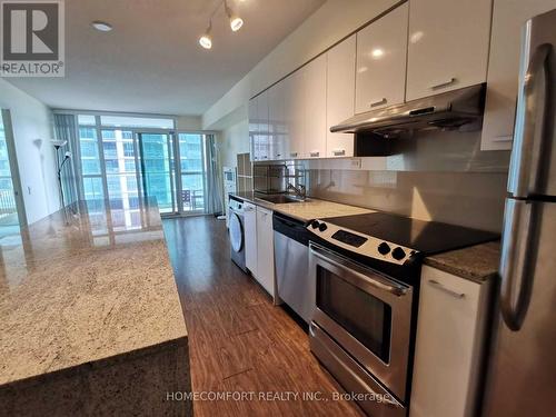 915 - 15 Singer Court, Toronto, ON - Indoor Photo Showing Kitchen