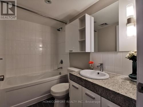 915 - 15 Singer Court, Toronto, ON - Indoor Photo Showing Bathroom