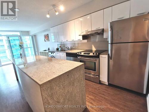 915 - 15 Singer Court, Toronto, ON - Indoor Photo Showing Kitchen