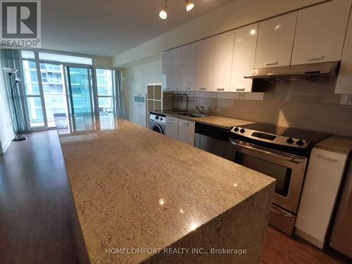 915 - 15 Singer Court, Toronto, ON - Indoor Photo Showing Kitchen