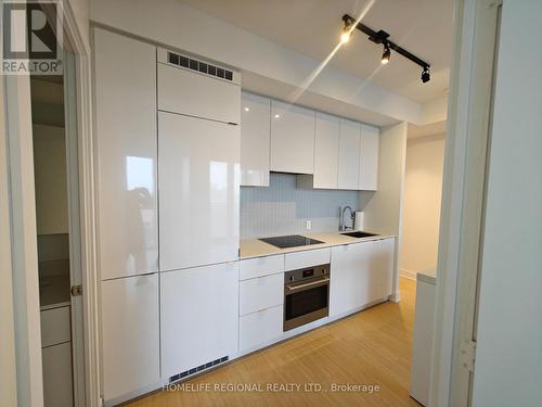 3112 - 7 Grenville Street, Toronto, ON - Indoor Photo Showing Kitchen