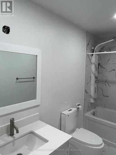 54 Howell Square, Toronto, ON - Indoor Photo Showing Bathroom