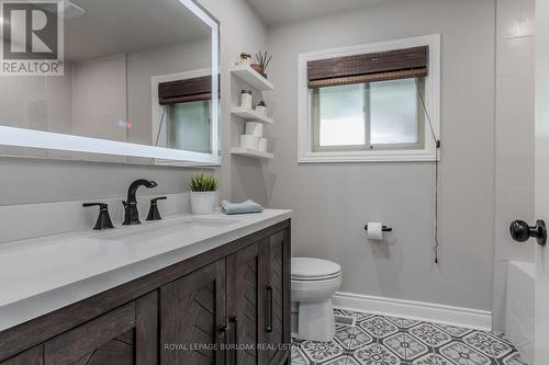 766 Shadeland Avenue, Burlington, ON - Indoor Photo Showing Bathroom