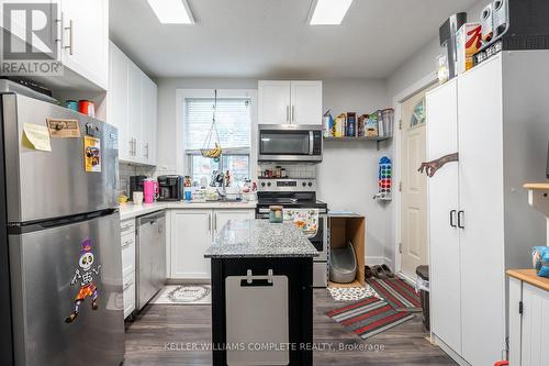 42 Sherman Avenue S, Hamilton, ON - Indoor Photo Showing Kitchen