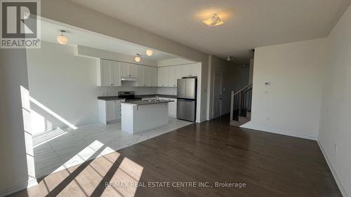 556 Red Elm Road, Shelburne, ON - Indoor Photo Showing Kitchen