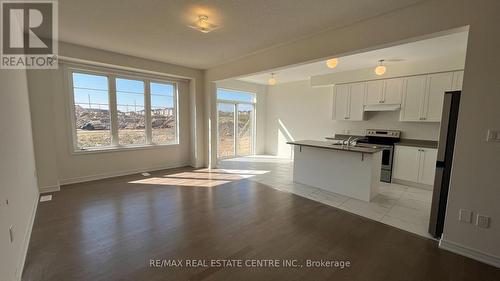 556 Red Elm Road, Shelburne, ON - Indoor Photo Showing Kitchen