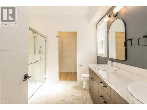 111 20 Street Se, Salmon Arm, BC - Indoor Photo Showing Bathroom