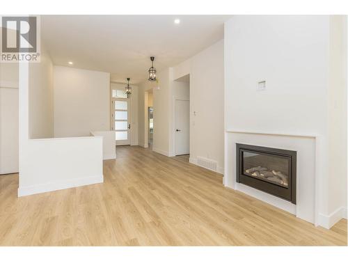 111 20 Street Se, Salmon Arm, BC - Indoor Photo Showing Living Room With Fireplace