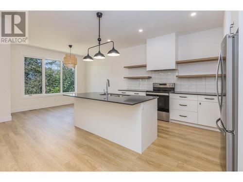 111 20 Street Se, Salmon Arm, BC - Indoor Photo Showing Kitchen With Upgraded Kitchen