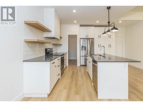 111 20 Street Se, Salmon Arm, BC - Indoor Photo Showing Kitchen With Upgraded Kitchen