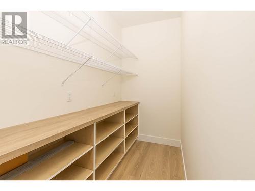 111 20 Street Se, Salmon Arm, BC - Indoor With Storage