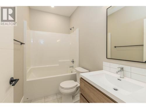 111 20 Street Se, Salmon Arm, BC - Indoor Photo Showing Bathroom