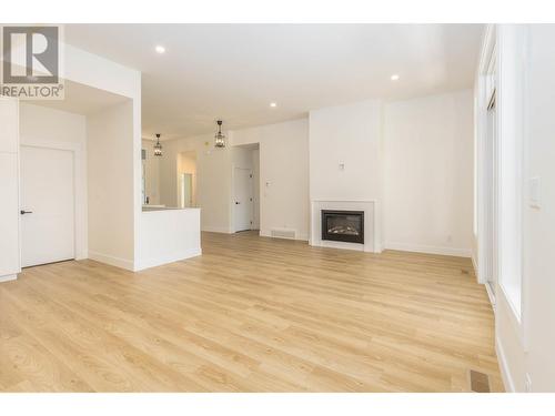 111 20 Street Se, Salmon Arm, BC - Indoor Photo Showing Living Room With Fireplace