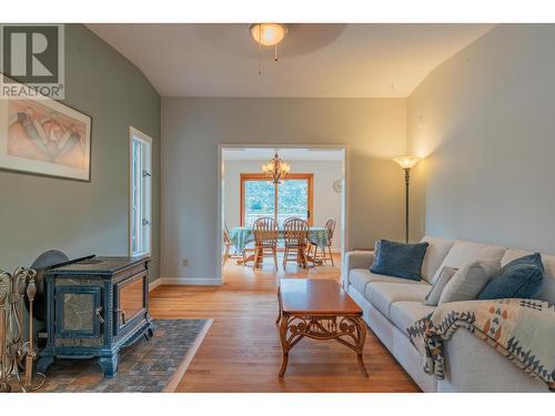 350 Johnstone  Road, Nelson, BC - Indoor Photo Showing Living Room