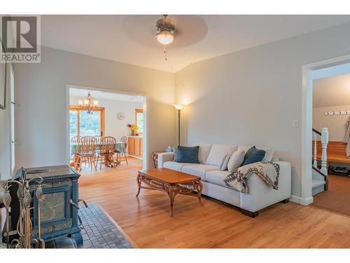 350 Johnstone  Road, Nelson, BC - Indoor Photo Showing Living Room