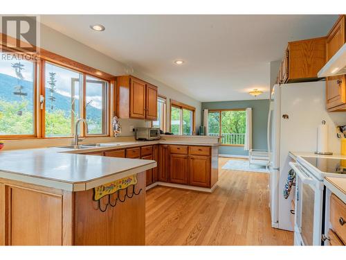 350 Johnstone  Road, Nelson, BC - Indoor Photo Showing Kitchen With Double Sink