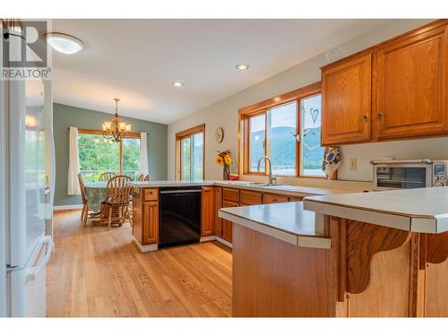 350 Johnstone  Road, Nelson, BC - Indoor Photo Showing Kitchen With Double Sink