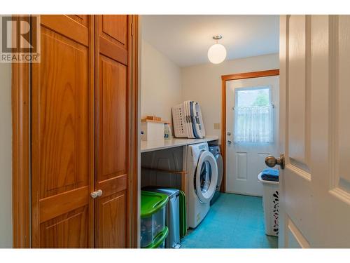 350 Johnstone  Road, Nelson, BC - Indoor Photo Showing Laundry Room