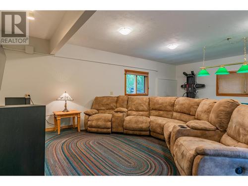 350 Johnstone  Road, Nelson, BC - Indoor Photo Showing Living Room