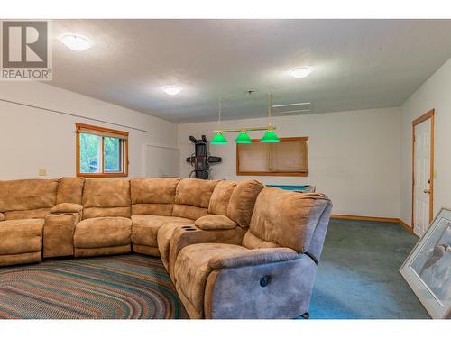 350 Johnstone  Road, Nelson, BC - Indoor Photo Showing Living Room