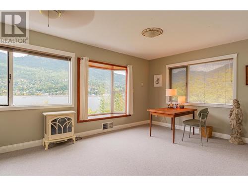 350 Johnstone  Road, Nelson, BC - Indoor