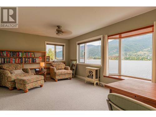 350 Johnstone  Road, Nelson, BC - Indoor