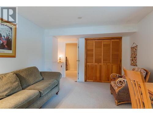 350 Johnstone  Road, Nelson, BC - Indoor Photo Showing Living Room