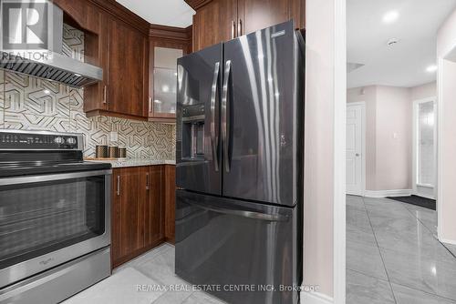 33 Trammell Lane, Brampton, ON - Indoor Photo Showing Kitchen