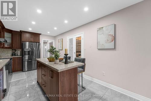 33 Trammell Lane, Brampton, ON - Indoor Photo Showing Kitchen With Double Sink With Upgraded Kitchen