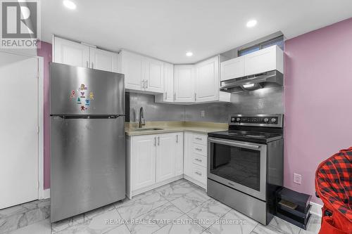 33 Trammell Lane, Brampton, ON - Indoor Photo Showing Kitchen