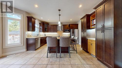 1545 Mulberry Street, London, ON - Indoor Photo Showing Kitchen With Upgraded Kitchen