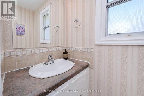 8 Mount Pleasant Drive, Brampton, ON - Indoor Photo Showing Bathroom