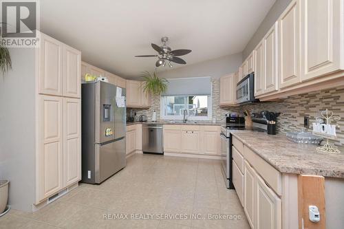 8 Mount Pleasant Drive, Brampton, ON - Indoor Photo Showing Kitchen