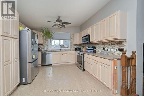 8 Mount Pleasant Drive, Brampton, ON - Indoor Photo Showing Kitchen