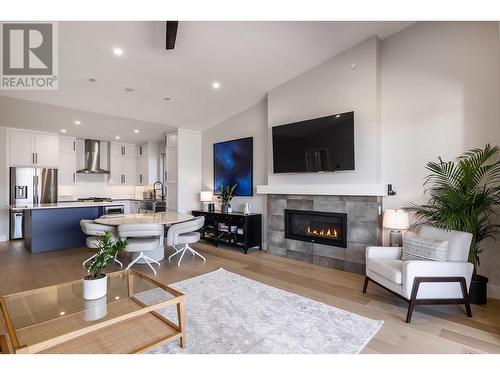 10100 Tyndall Road Unit# 23, Lake Country, BC - Indoor Photo Showing Living Room With Fireplace