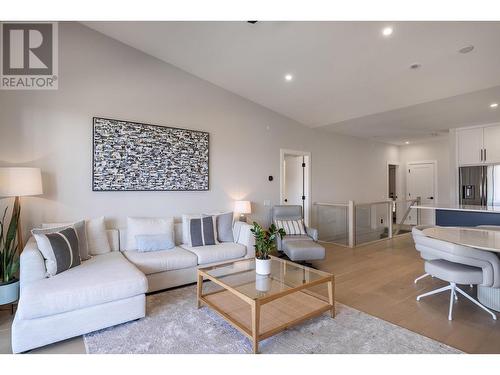 10100 Tyndall Road Unit# 23, Lake Country, BC - Indoor Photo Showing Living Room