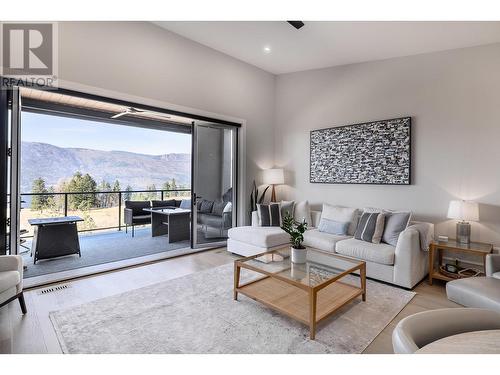 10100 Tyndall Road Unit# 23, Lake Country, BC - Indoor Photo Showing Living Room