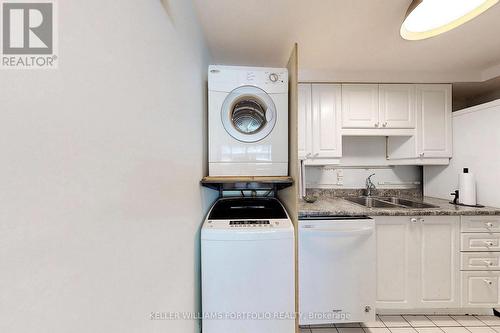 1510 - 720 Spadina Avenue, Toronto, ON - Indoor Photo Showing Laundry Room