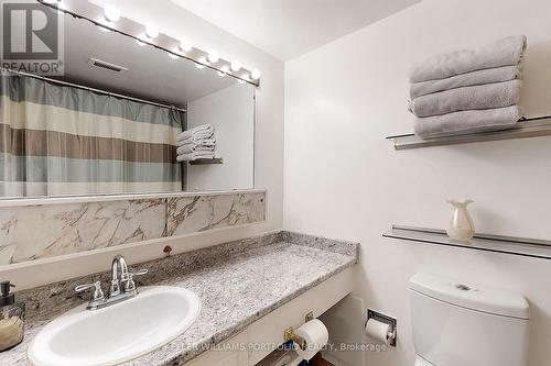 1510 - 720 Spadina Avenue, Toronto, ON - Indoor Photo Showing Bathroom