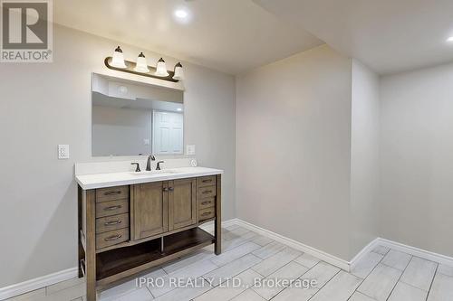 127 Moffatt Street E, St. Catharines, ON - Indoor Photo Showing Bathroom