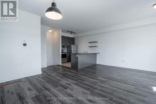 44 - 590 North Service Road, Hamilton, ON - Indoor Photo Showing Kitchen