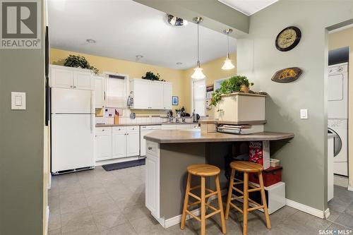 2215 Osler Street, Regina, SK - Indoor Photo Showing Kitchen